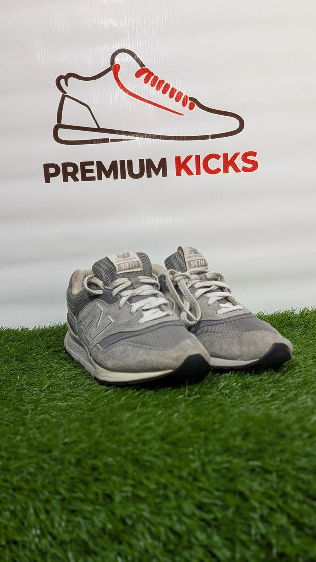 New Balance 997H Sneakers – Grey & White