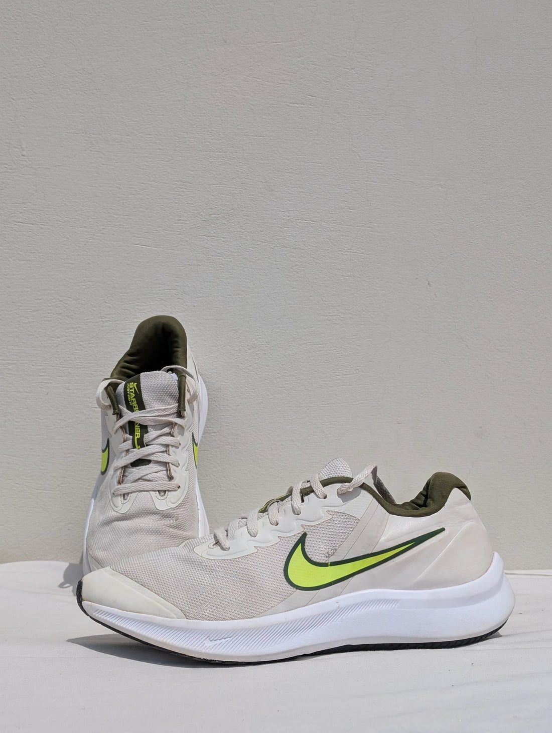 Nike Star Runner Running Shoes – White & Neon Green Sneakers
