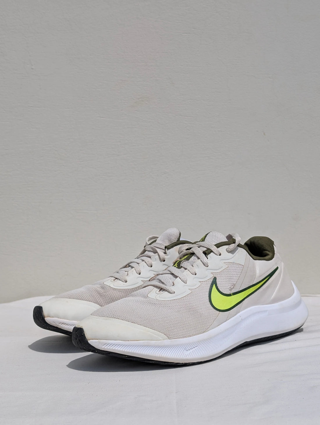 Nike Star Runner Running Shoes – White & Neon Green Sneakers