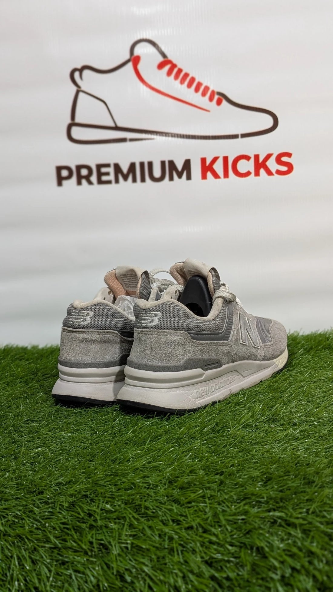 New Balance 997H Sneakers – Grey & White
