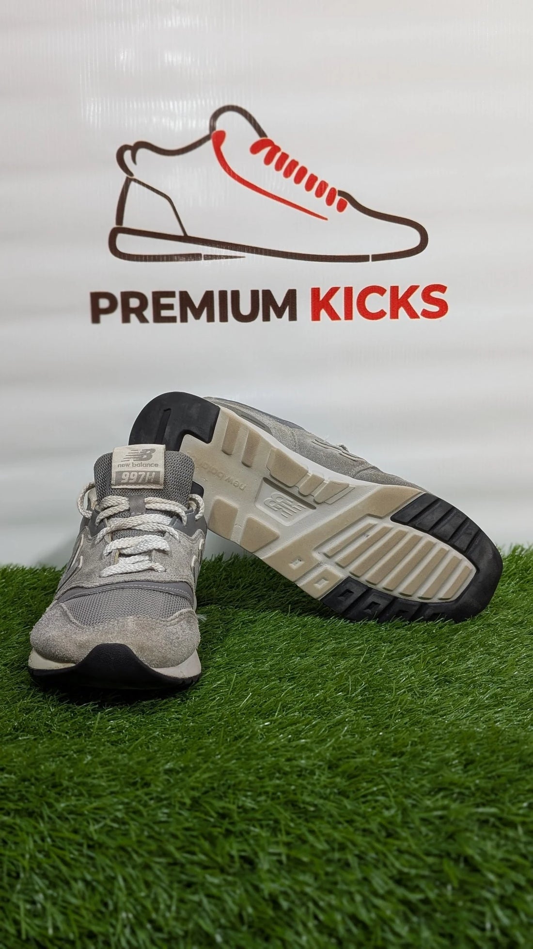New Balance 997H Sneakers – Grey & White
